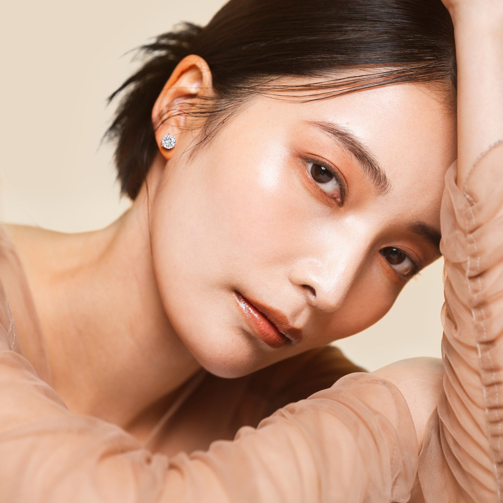 Close-up of 3-Prong Martini Diamond Stud Earrings in 18kt yellow gold on a graceful model |

#14KRecycledYellowGold 
#18KRecycledYellowGold 


