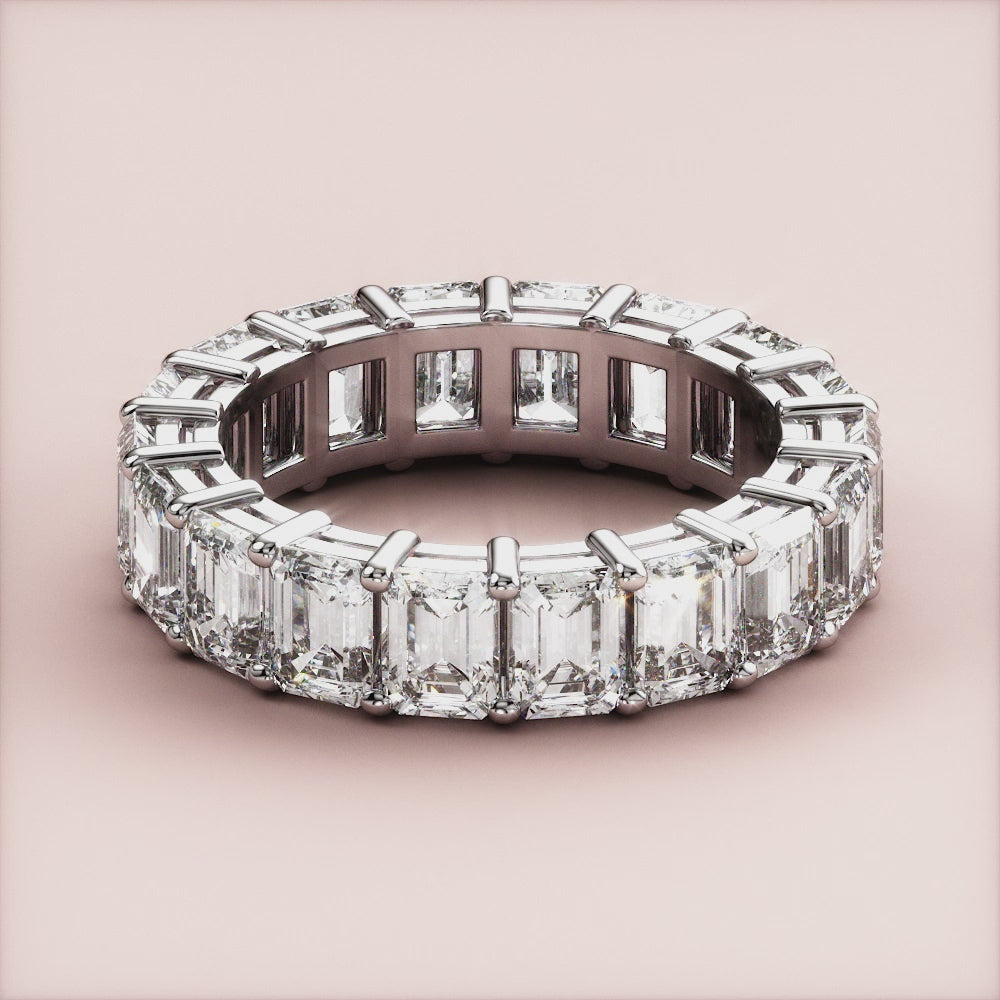 Elegant 14K or 18K white gold engagement ring showcasing an oval diamond with a halo, perfect for timeless romance.|

#14KRecycledWhiteGold
#18KRecycledWhiteGold








#Platinum
