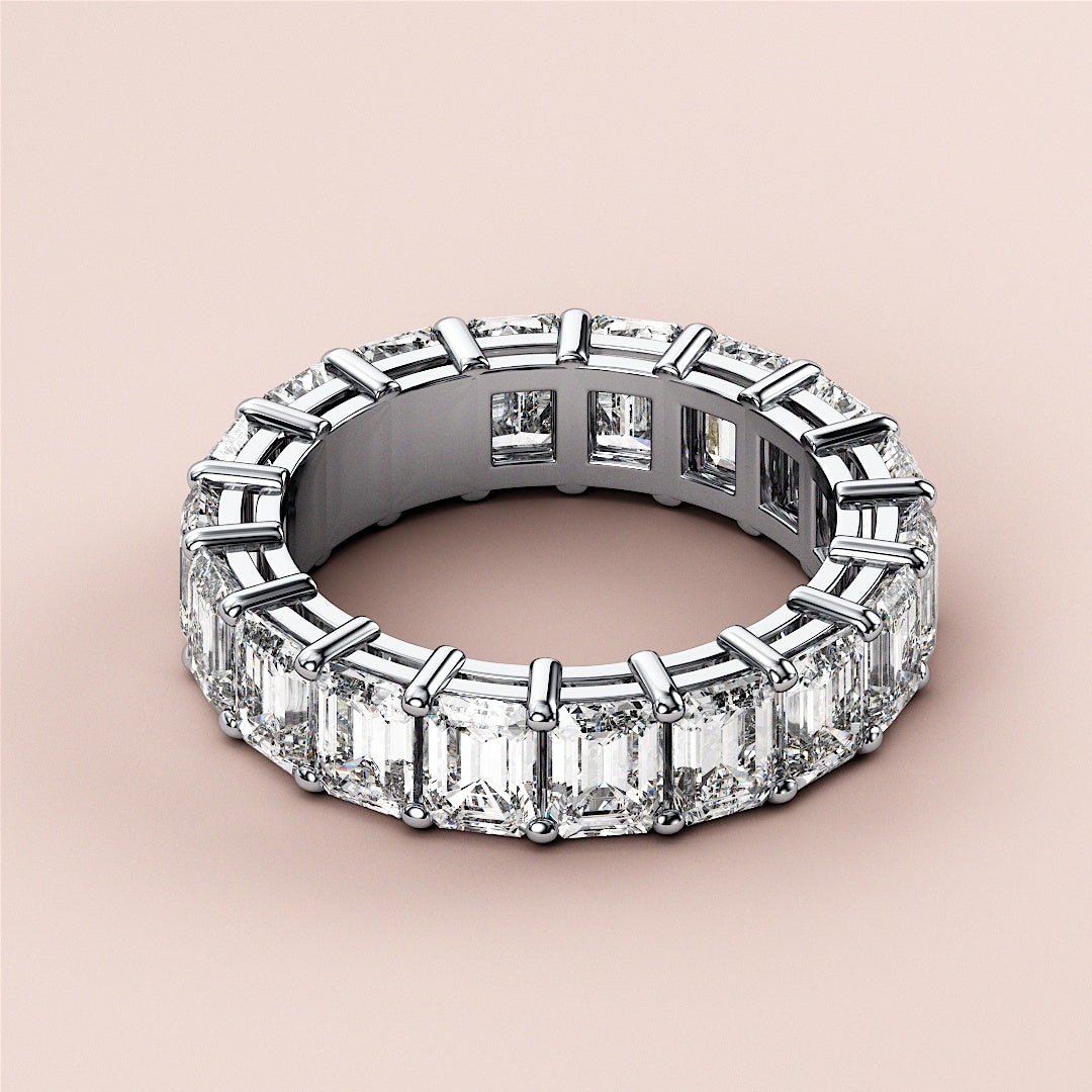Elegant 14K or 18K white gold engagement ring showcasing an oval diamond with a halo, perfect for timeless romance.|

#14KRecycledWhiteGold
#18KRecycledWhiteGold








#Platinum