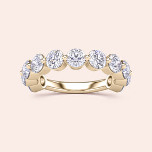 Elegant 14K and 18K yellow gold wedding band featuring round-cut diamonds, perfect for adding luxury to your jewelry collection. 