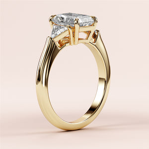 Elegant 14K Gold three-stone triangle engagement ring featuring a kite-shaped diamond setting and exquisite craftsmanship.