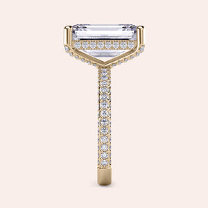 Exquisite pear-shaped diamond ring in 14K/18K gold or platinum, adorned with halo diamond accents for an elegant touch.
