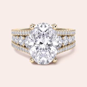Exquisite 14K/18K yellow gold engagement ring with an oval diamond center and sparkling halo accents for a luxurious look.
