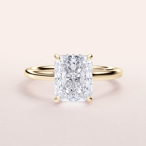 Elevate your style with this elegant 14K gold engagement ring featuring a radiant-cut diamond in a classic solitaire setting.