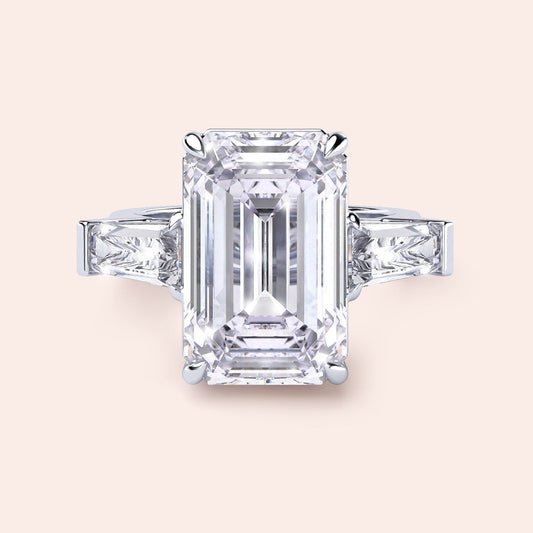 Elegant pear-shaped diamond engagement ring in 14K/18K gold or platinum, featuring a sparkling diamond-studded band. 