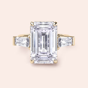 Exquisite pear-shaped diamond ring in 14K/18K gold or platinum, adorned with halo diamond accents for an elegant touch. 